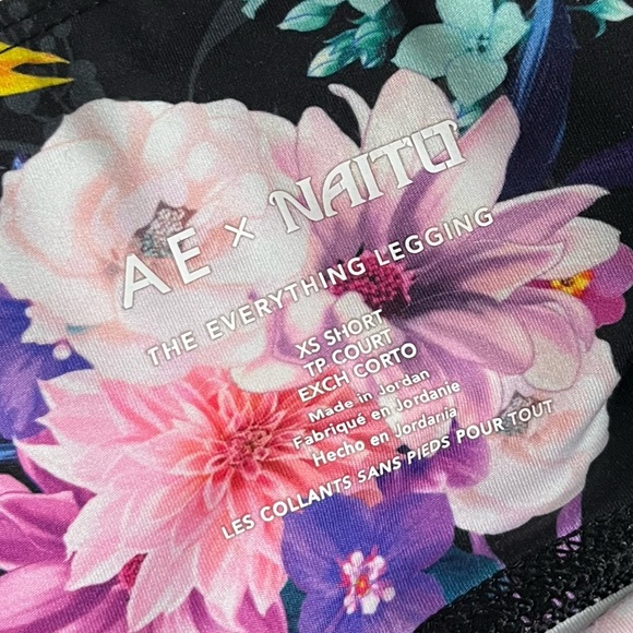 AE x Naito • The Everything Legging Black Floral - Picture 5 of 6